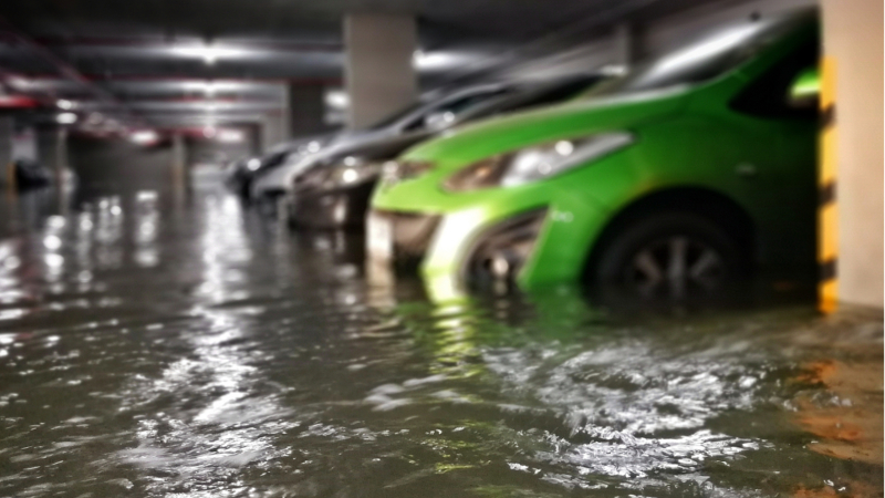Schäden am Auto zahlt die Teilkaskoversicherung sofern es vorher keine Hochwasserwarnung gab © WetterOnline