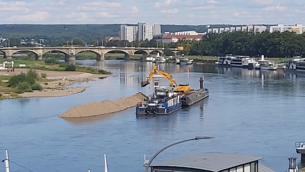 Mittlerweile sind die Arbeiten an der ehemaligen Carolabrücke fast abgeschlossen. Foto: MeiDresden.de