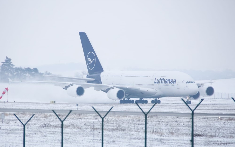 Der A380  brauchte schon fast die ganze Start-und Landebahn.  Foto: Tim Völkel