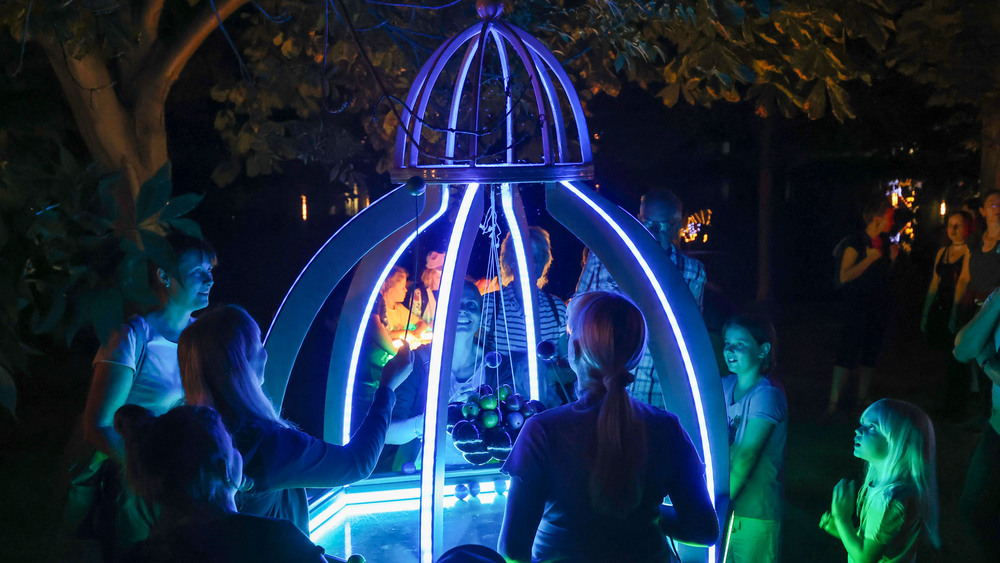 Vielfältig, inspirierend und überraschend: Impressionen vom Altenburger Spielefestival; es findet in diesem Jahr vom 21. bis 23. August statt. Foto: DJD/Tourismusverband Altenburger Land/Mario Jahn