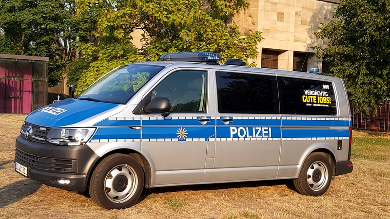 Polizisten nahmen Betrüger fest. Symbolfoto: MeiDresden.de