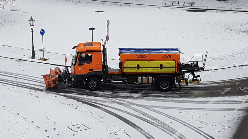 Winterdienst bereitet sich auf weitere Schneefälle vor   Foto: MeiDresden.de