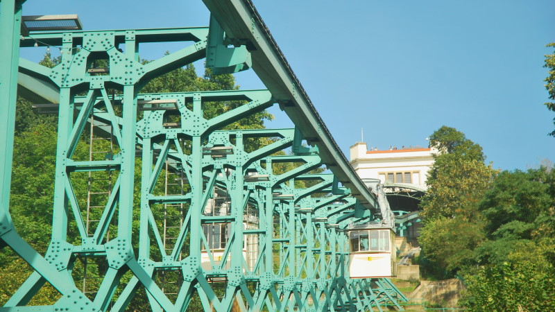 Historische Dresdner Schwebebahn wird 120 Jahre alt  Foto: MeiDresden.de -  Archiv