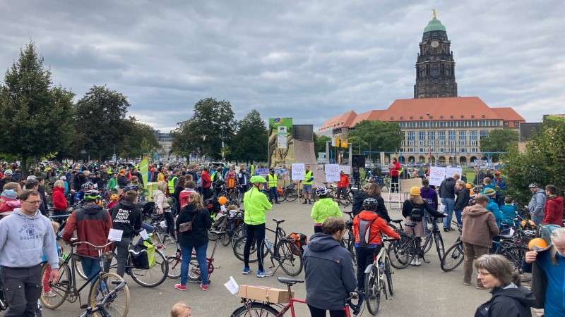 Große ADFC-Radsternfahrt brachte über 1.000 Radfahrer*innen auf die Straßen   Foto:  Allgemeiner Deutscher Fahrrad Club-Dresden e.V.