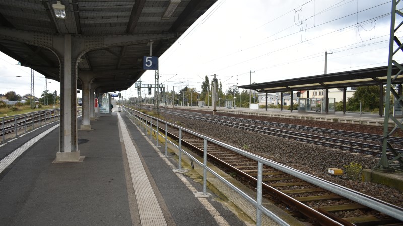 Heidenauer Umstiegskrimi von der S-Bahn in die Müglitztalbahn bleibt  Bahnsteig 6/5 in Heidenau -  Foto: © MeiDresden.de