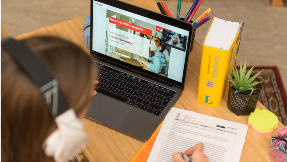 Die Online Craschkurse des Studienkreises helfen Schülerinnen und Schülern geziehlt Lernlücken zu schliessen ©Studienkreis
