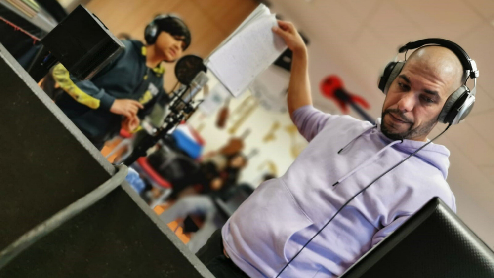Danny Fresh leitet seit vielen Jahren Rap-Workshops in Schulen und Jugendhäusern. Dort zeigt er Jugendlichen, dass der spielerische Umgang mit der deutschen Sprache großen Spaß machen kann.  © D. Scherer/Studienkreis