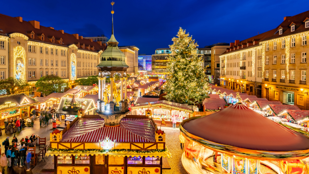 Bei einem Bummel über den Magdeburger Weihnachtsmarkt kommt man bei Glühwein und den passenden Düften in vorweihnachtliche Stimmung. Foto: DJD/Magdeburg Marketing/Andreas Lander