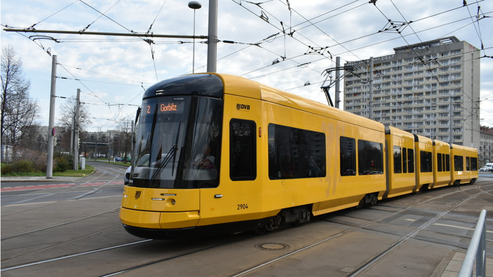 Stadtbahnwagen 2904 am Pirnaischen Platz ©MeiDresden.de
