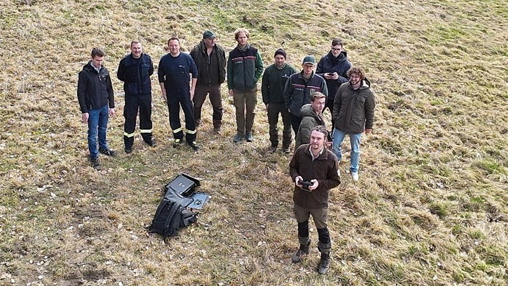 Vertreter von Stadtverwaltung und Feuerwehr gemeinsam mit Rangern der Nationalpark- und Forstverwaltung und dem Team des StartUp-Unternehmens „TRID-Systems“ ©A. Nowak