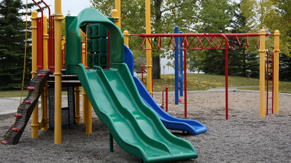 Mit  Beginn des Frühjahres sind bei weitem nicht alle Spielplätze in Schuß und sicher ©April Lamb-Hunter (Pixabay)