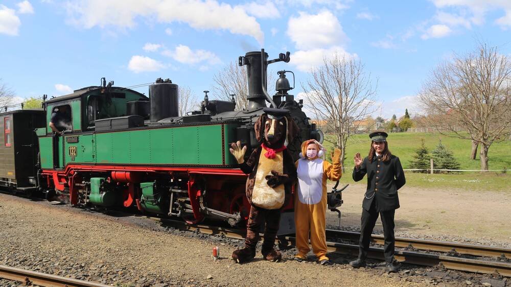Dackel und Hase  auf der Lößnitzgrubdbahn. Foto: Traditionsbahn Radebeul e.V.