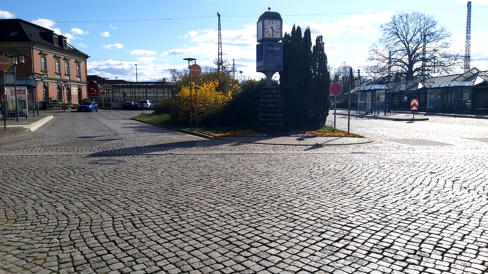 Sperrung Bahnhofsvorplatz in Coswig wegen Bauarbeiten. Foto: MeiDresden.de