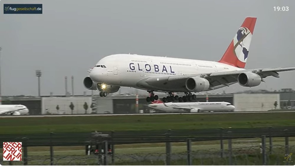 Landung in Berlin des A380 von GLOBAL    Screeshot © fluggesellschaft.de    Mit freundlicher Genehmigung!