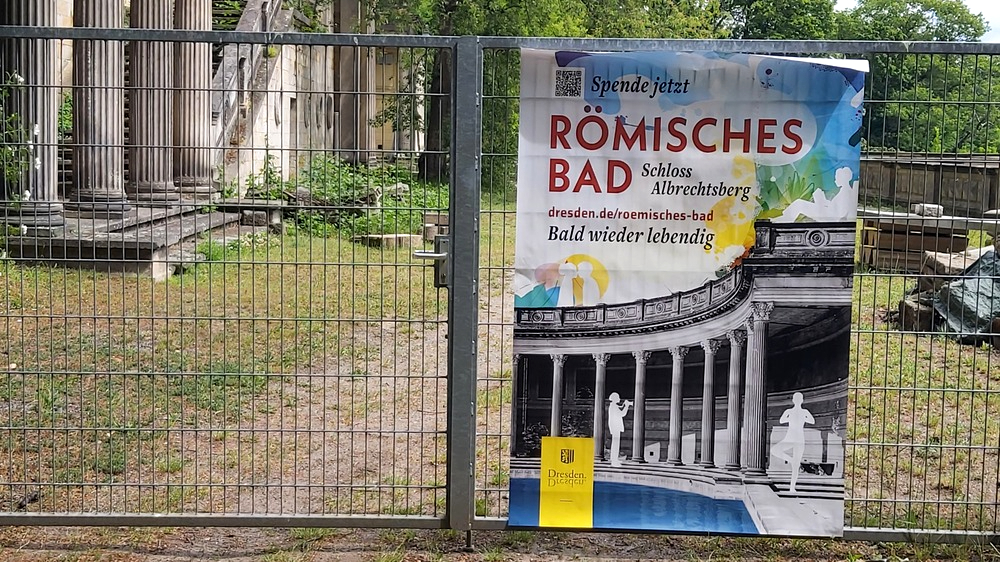 Citylight Plakate bitten die Sanierung des Römischen Bades zu unterstützen. Foto: MeiDresden.de