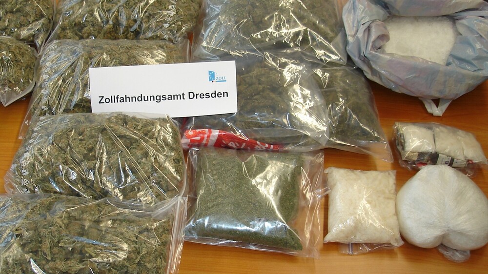 Sicherstellung von Crystal und Marihuana Foto: ZFA Dresden, (Archivbild)
