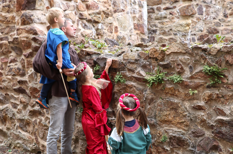 Findet heraus, wer so eine Burg erbaute © Burg Gnandstein