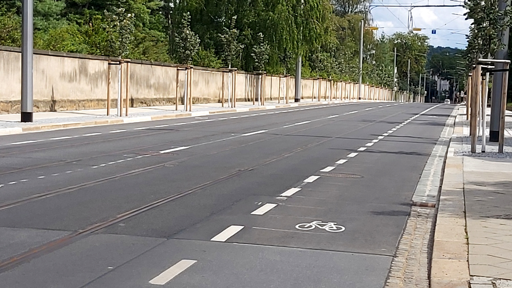Vom Schulcampus Tolkewitz bis Alttolkewitz wurde die Fahrbahn einschließlich neuer Gleise bereits komplett fertig gestellt. Foto: MeiDresden.de