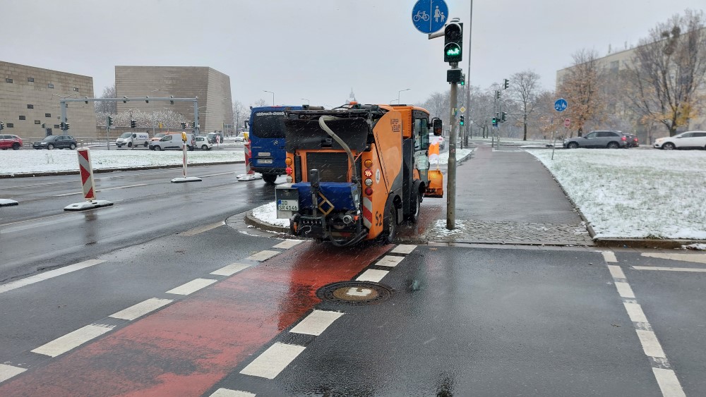 Dresdens Winterdienst ist startklar Anlieger sind bei Schnee und Eis ebenfalls in der Pflicht.Foto: MeiDresden.de (Archiv)