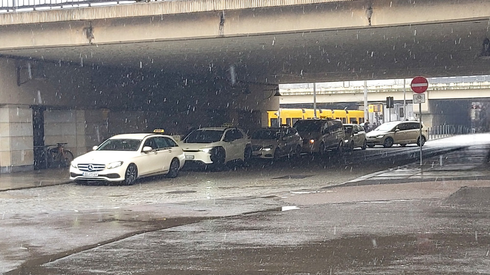 Taxistand am HBF Dresden © MeiDresden,de