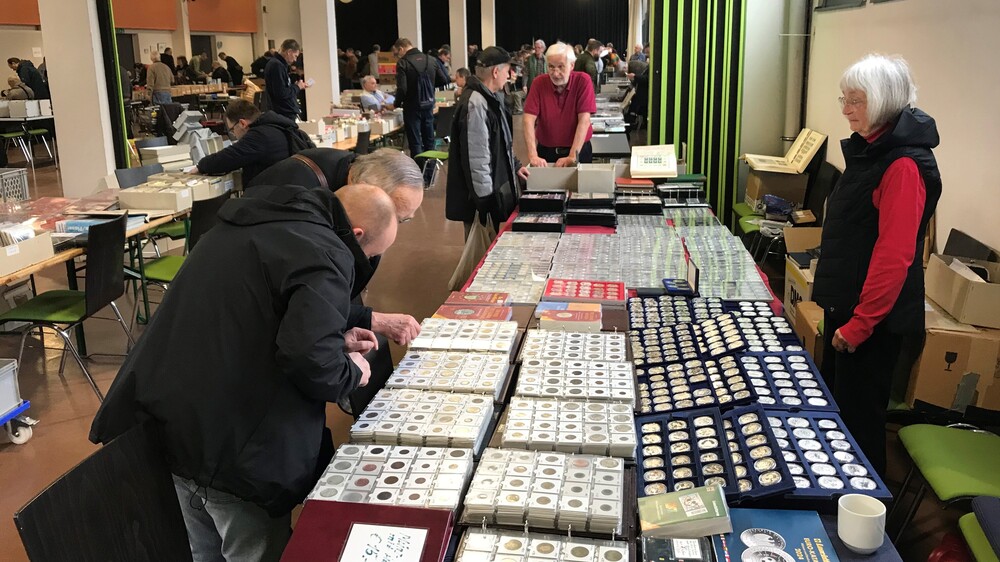 112. Dresdner Sammlermesse für Briefmarken, Münzen und Ansichtskarten in der Johannstadthalle . Foto PR