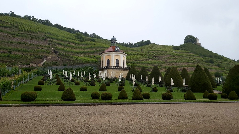 Schloss Wackerbarth mit dem Belvedere am Weinberg laden das ganze Jahr ein. Foto: MeiDresden.de