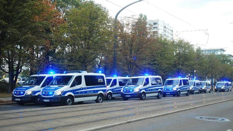 Dresdner Polizei sicherte das Versammlungsgeschehen ab  Foto: Symbolfoto MeiDresden.de