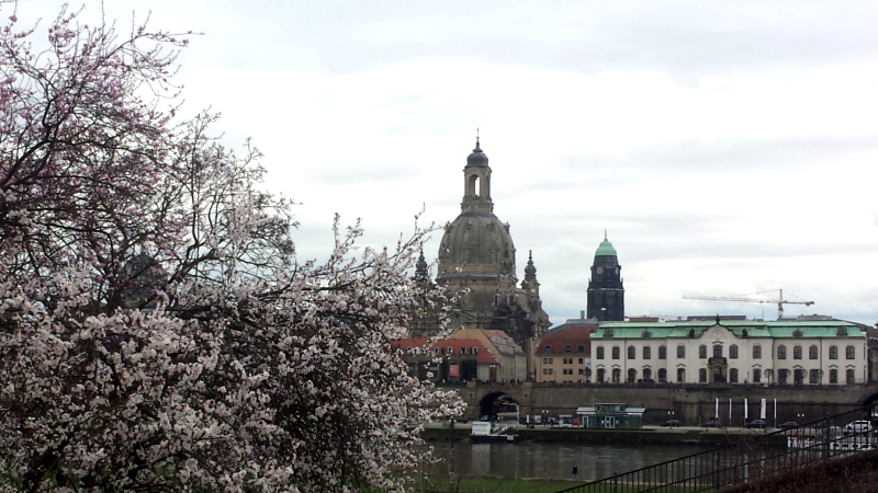 Am Sonntag Regen und am Montag Regen.Schnee und Graupelschauer bestimmen  das Wetter bei zurückgehenden Temperaturen ©MeiDresden.de