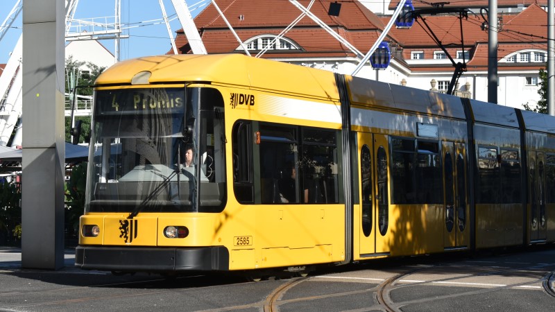 Von den Weinfesten sicher nach Hause - Zusätzliche Busse und Bahnen zu den Festen in Meißen und Radebeul. Foto: MeiDresden.de