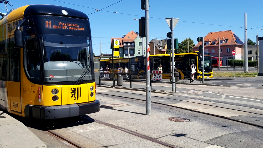 Stadteinwärts halten die Straßenbahnen weiterhin in der Schleife am Ullersdorfer Platz. Foto: MeiDresden.de